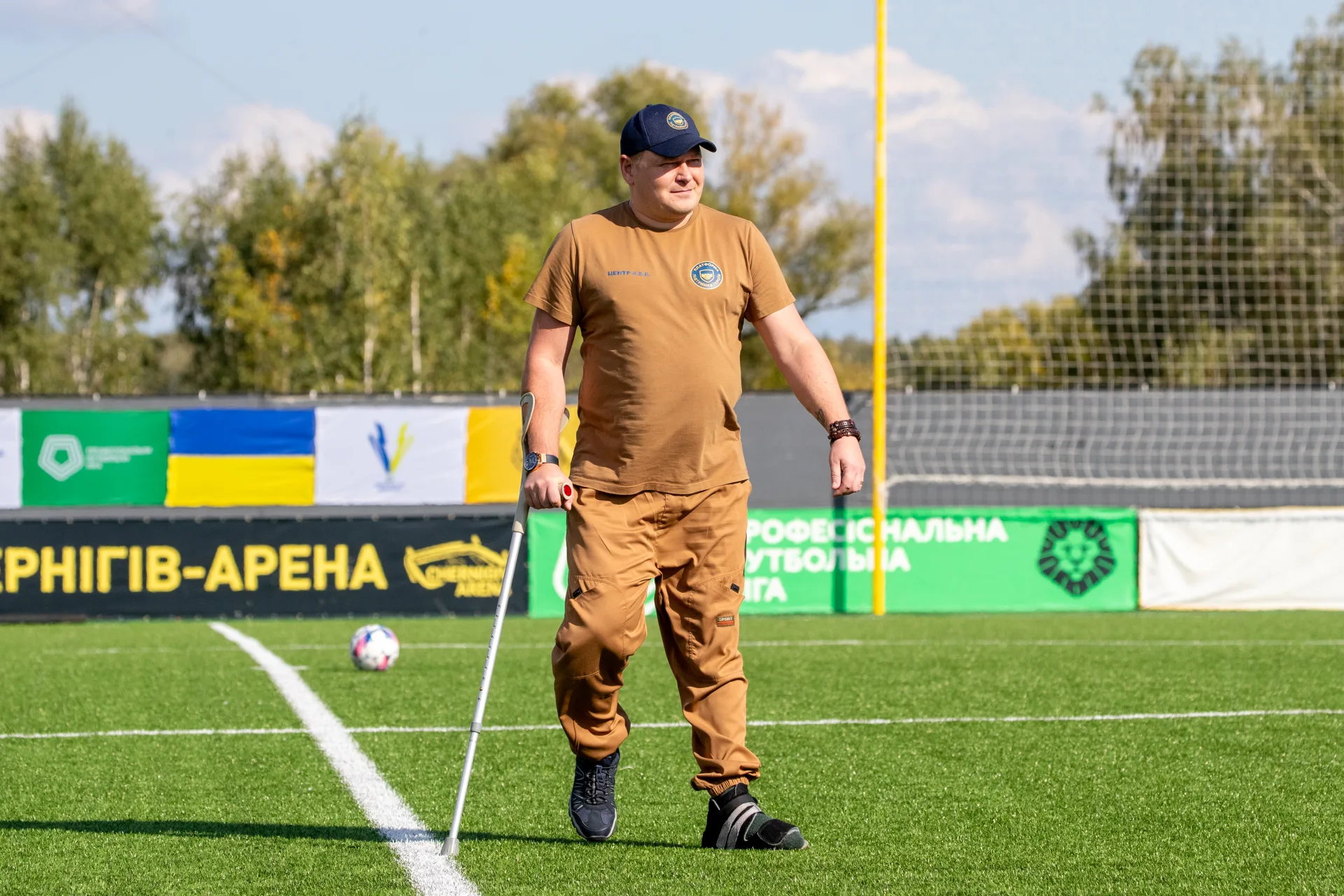 Перший символічний удар у матчі за Суперкубок виконав ветеран ЗСУ - Андрій Соловей